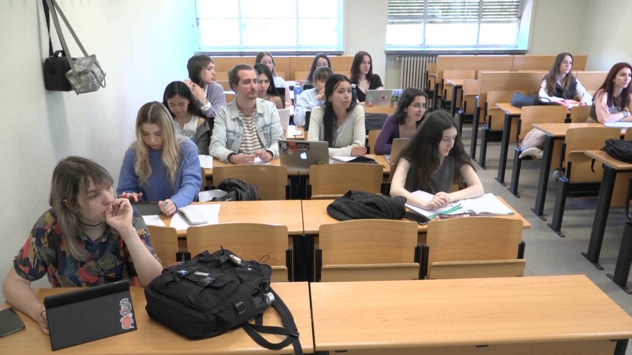 Estudiantes españoles estudian chino en la UCM.  /CGTN