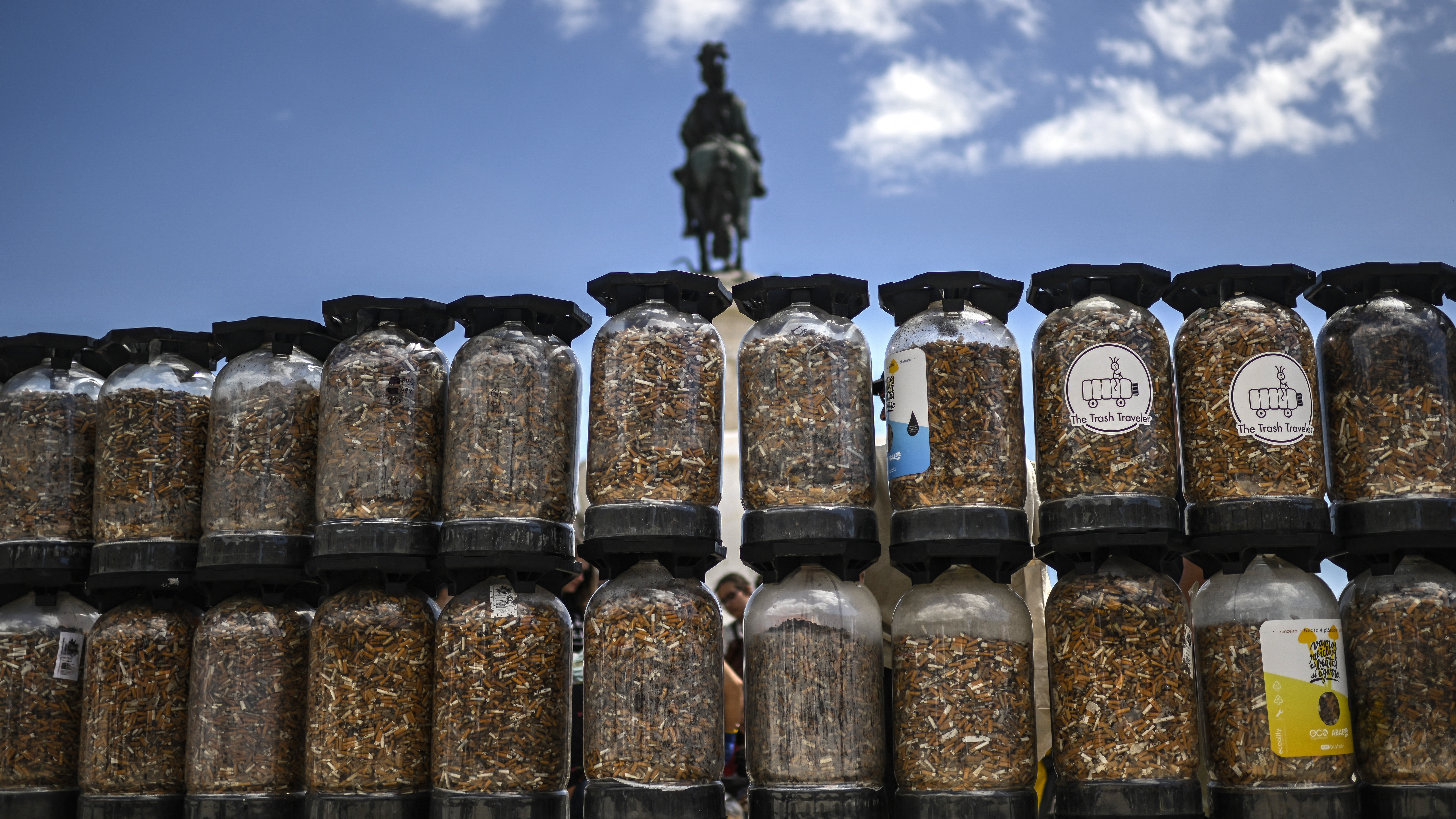 Containers, full of cigarette butts collected in one week, are displayed at Comercio square in Lisbon. /Patricia de Melo Moreira /AFP