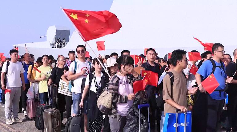 Chinese naval ships evacuated hundreds of Chinese citizens from Sudan to Saudi Arabia. /CCTV+