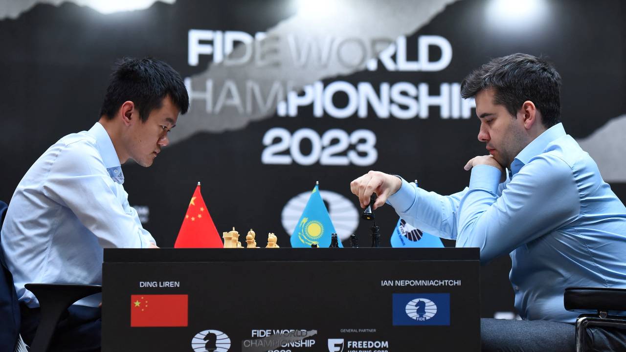 Ding Liren and Ju Wenjun from the 2018 chess Olympiad. Now both of them  today are the World Chess Champions. : r/Sino