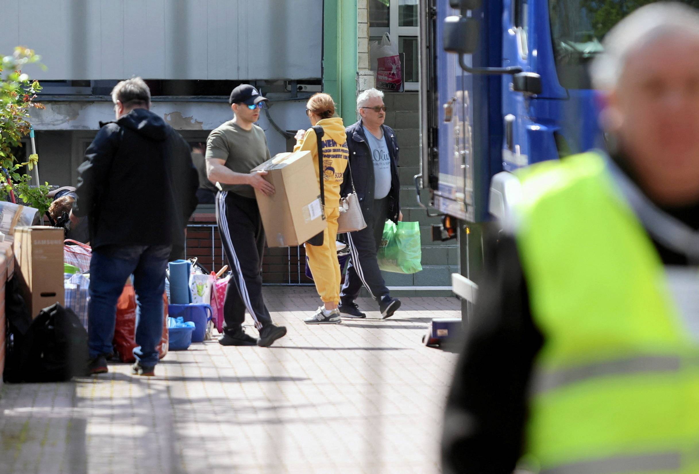 Items are loaded onto a truck as people leave the building of the Russian embassy school in Warsaw. /Kuba Atys/Agencja Wyborcza.pl/Reuters