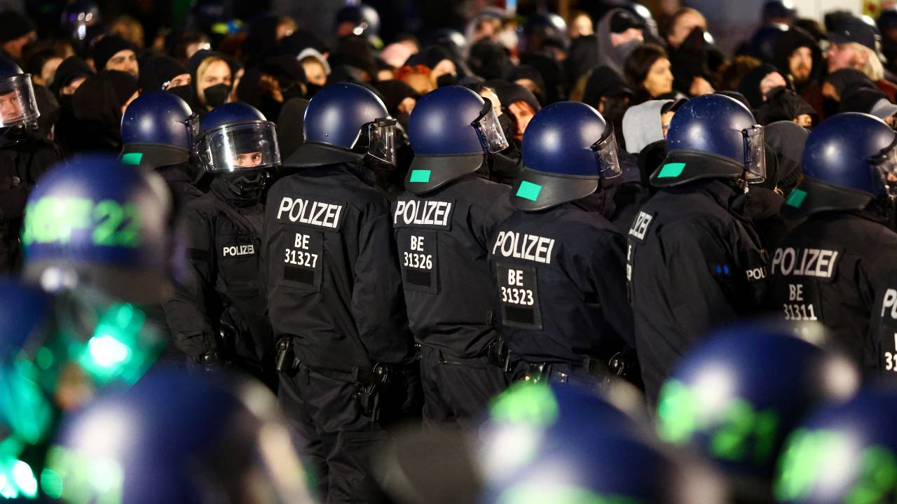 Police officers stand guard as people attend a protest during Walpurgis Night in Berlin. /Christian Mang/Reuters.