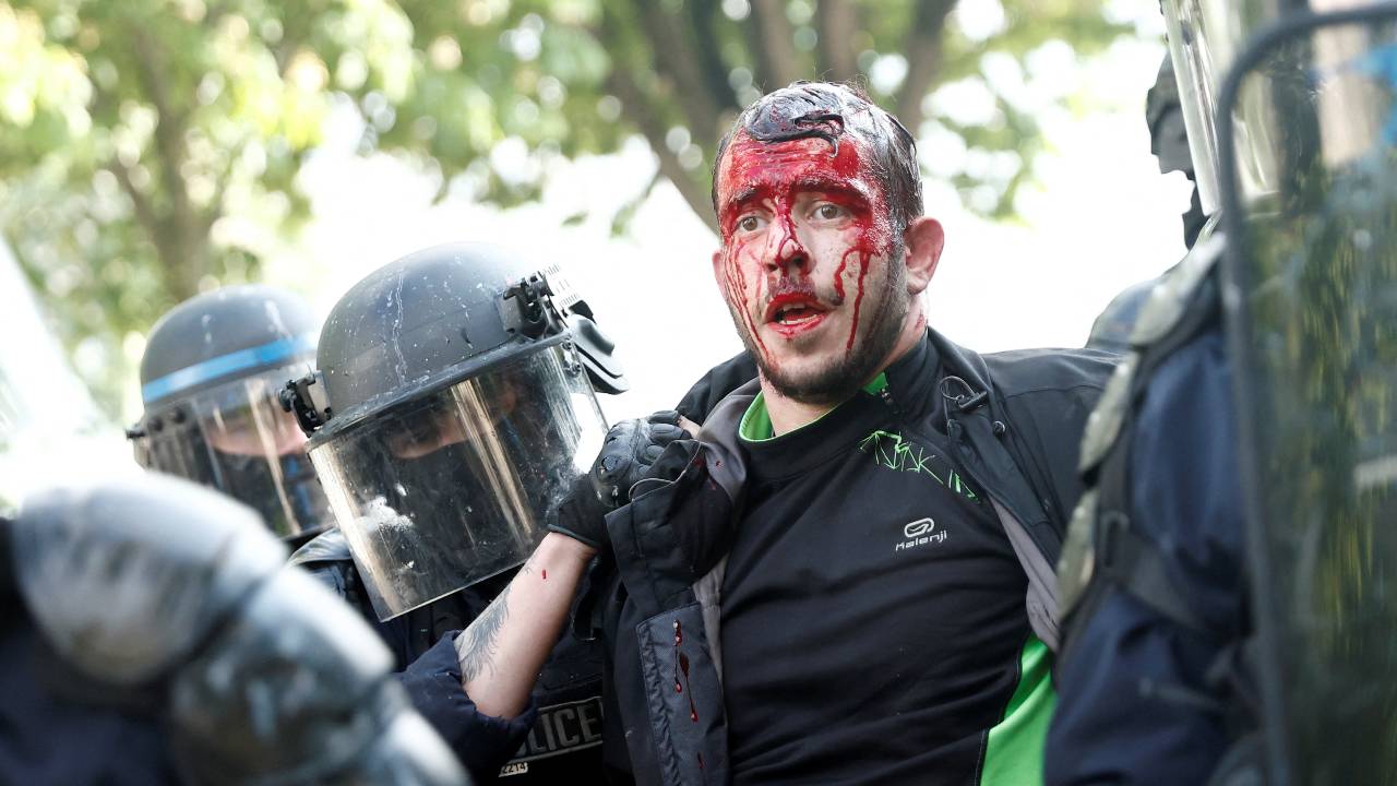 French riot police detain a wounded man during the traditional May Day labor march in Paris. /Benoit Tessier/Reuters