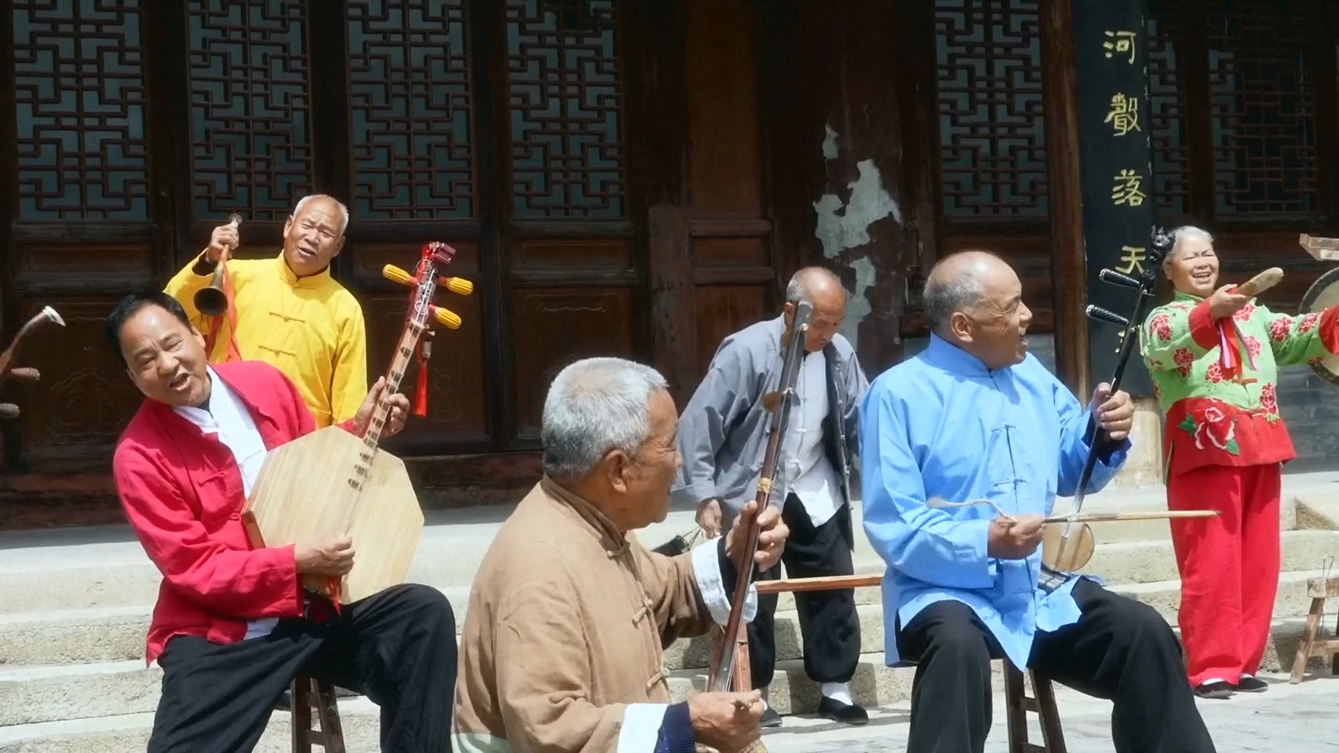 Some people call the music known as Huayin Laoqiiang 'ancient rock and roll'. /CCTV