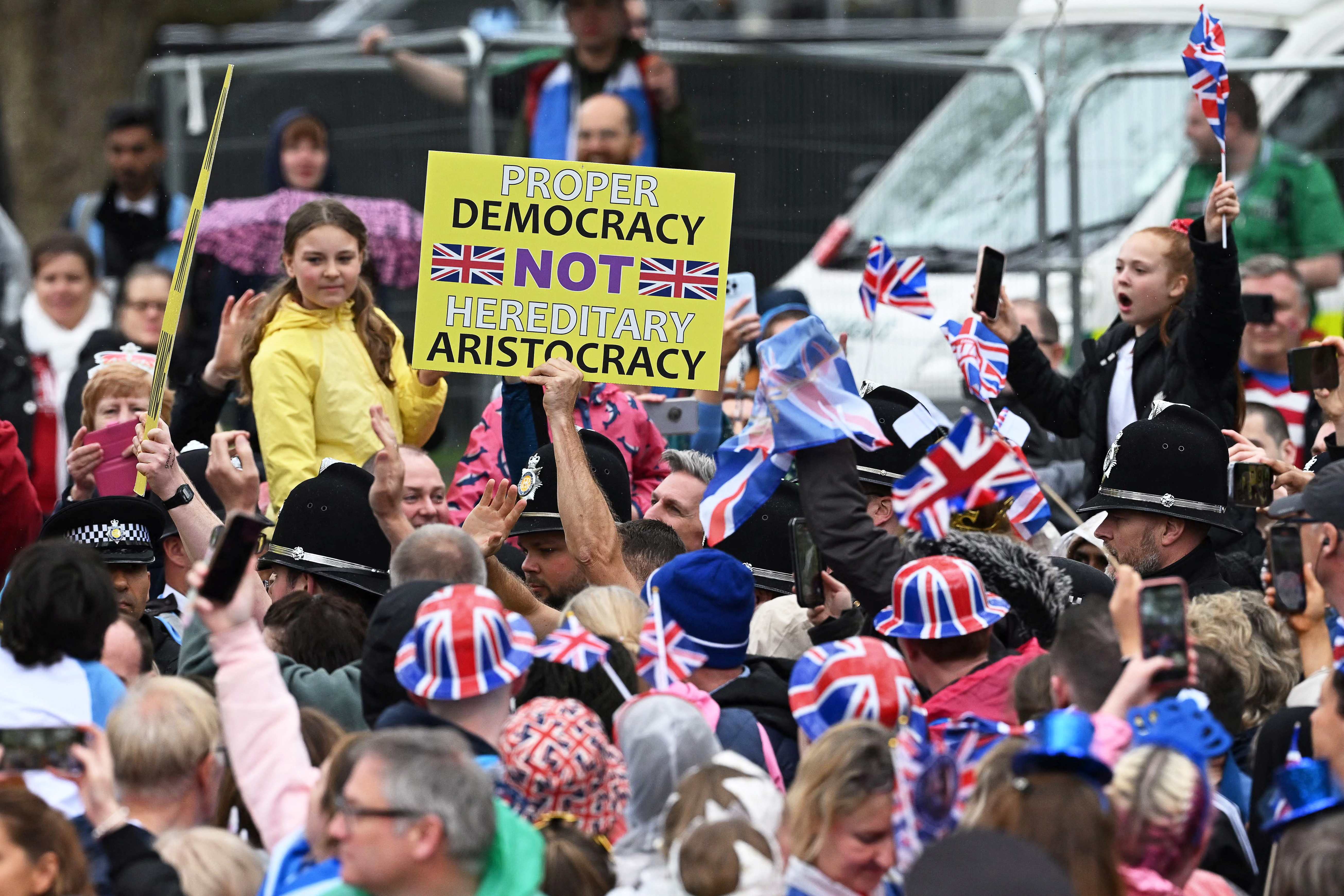 An anti-monarchy placard among fans of the royal family during the coronation. /Justin Tallis/Reuters