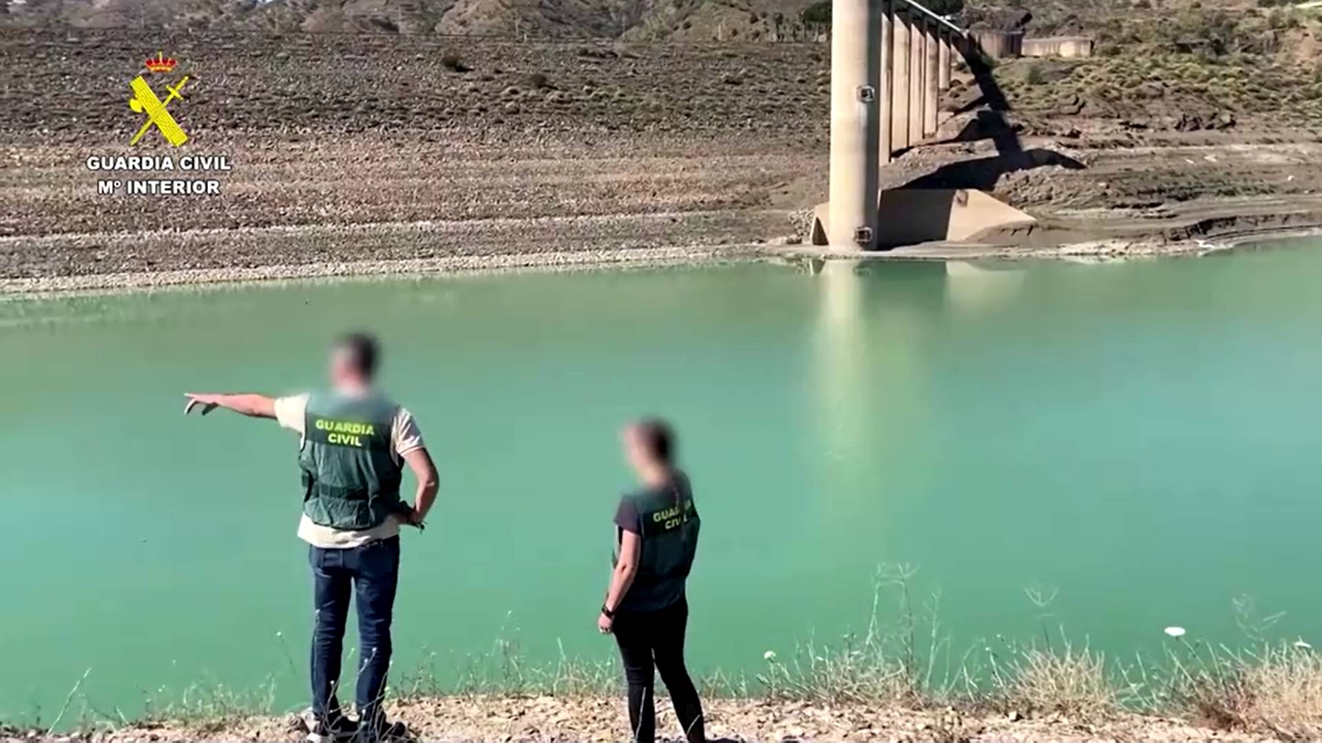 Guardia Civil officers investigating illegal wells in Axarquia. /Guardia Civil