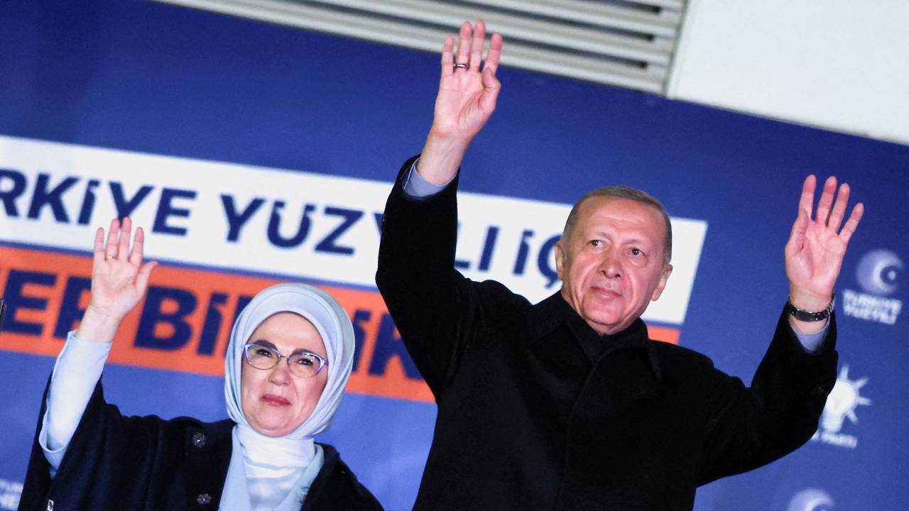 Turkish President Tayyip Erdogan, accompanied by his wife Ermine Erdogan, greets supporters at party headquarters in Ankara. /Umit Bektas/Reuters
