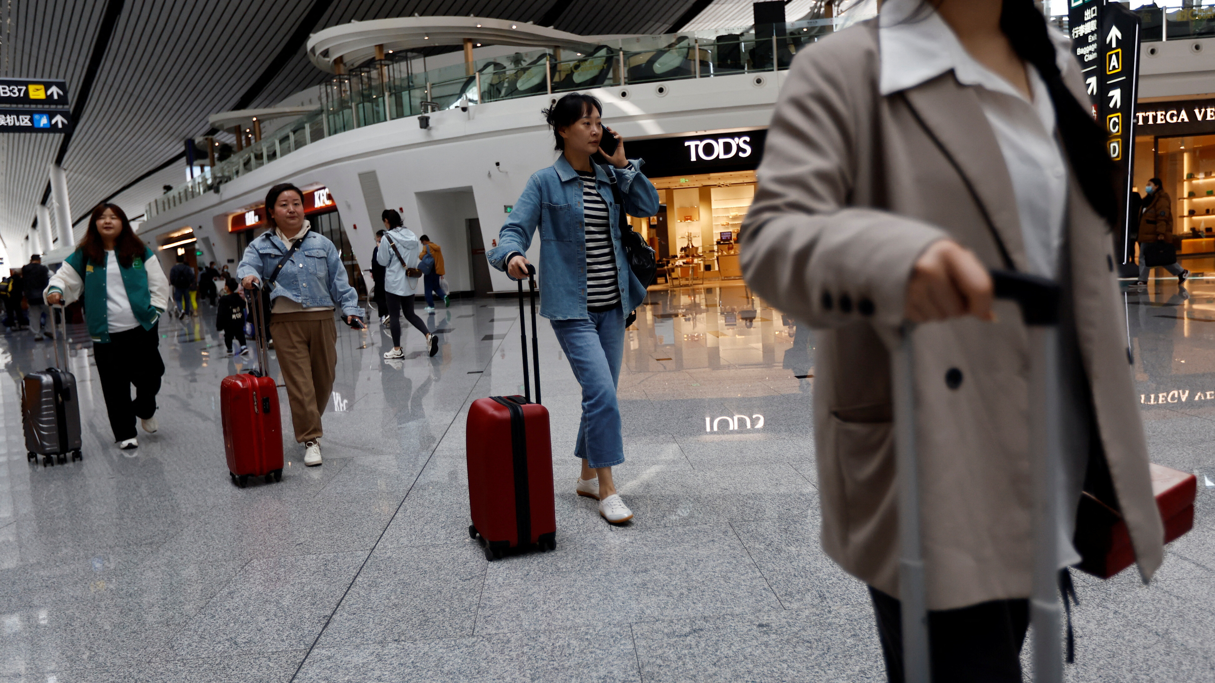 The European tourism industry is keen to persuade more Chinese tourists to visit the continent this summer after China lifted its remaining COVID-19 travel restrictions in December./Reuters/Tingshu Wang.