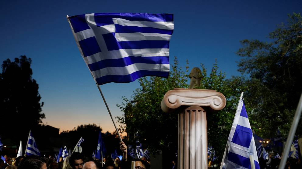 Υποστηρικτές του κυβερνώντος κόμματος της Νέας Δημοκρατίας στην τελική συγκέντρωση του Έλληνα πρωθυπουργού Κυριάκου Μητσοτάκη.  / Louisa Frady/Reuters