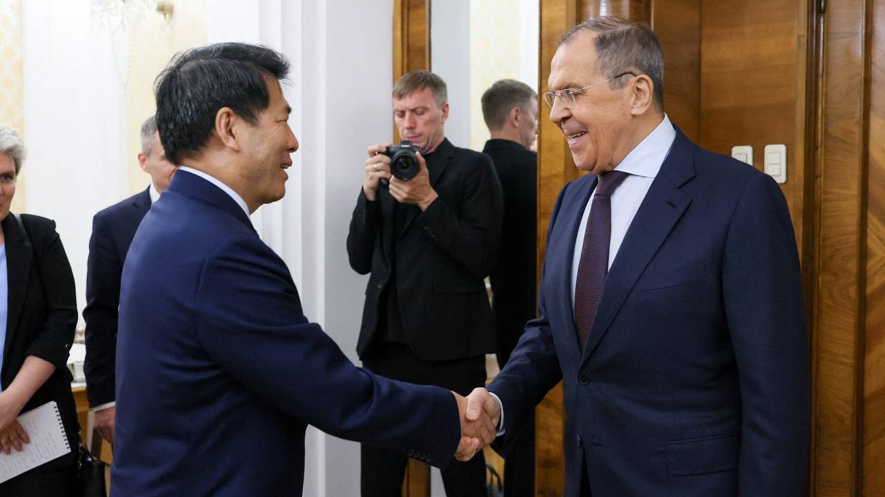 Sergei Lavrov attends a meeting with Chinese Special Envoy for Eurasian Affairs Li Hui in Moscow./ Russian Foreign Ministry/Reuters