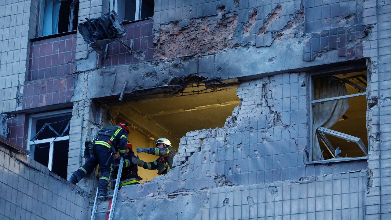 Rescuers work at a building site damaged during a Russian suicide drone strike in Kyiv. /Valentyn Ogirenko /Reuters
