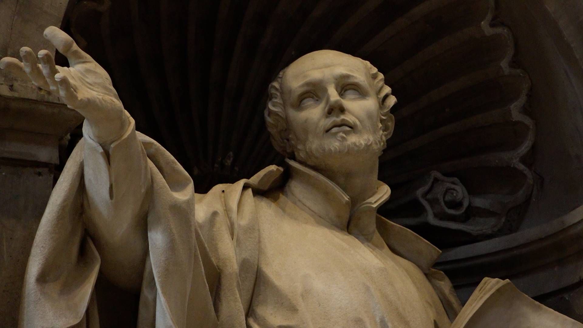 A sculpture inside St Peter's Basilica. /FSN
