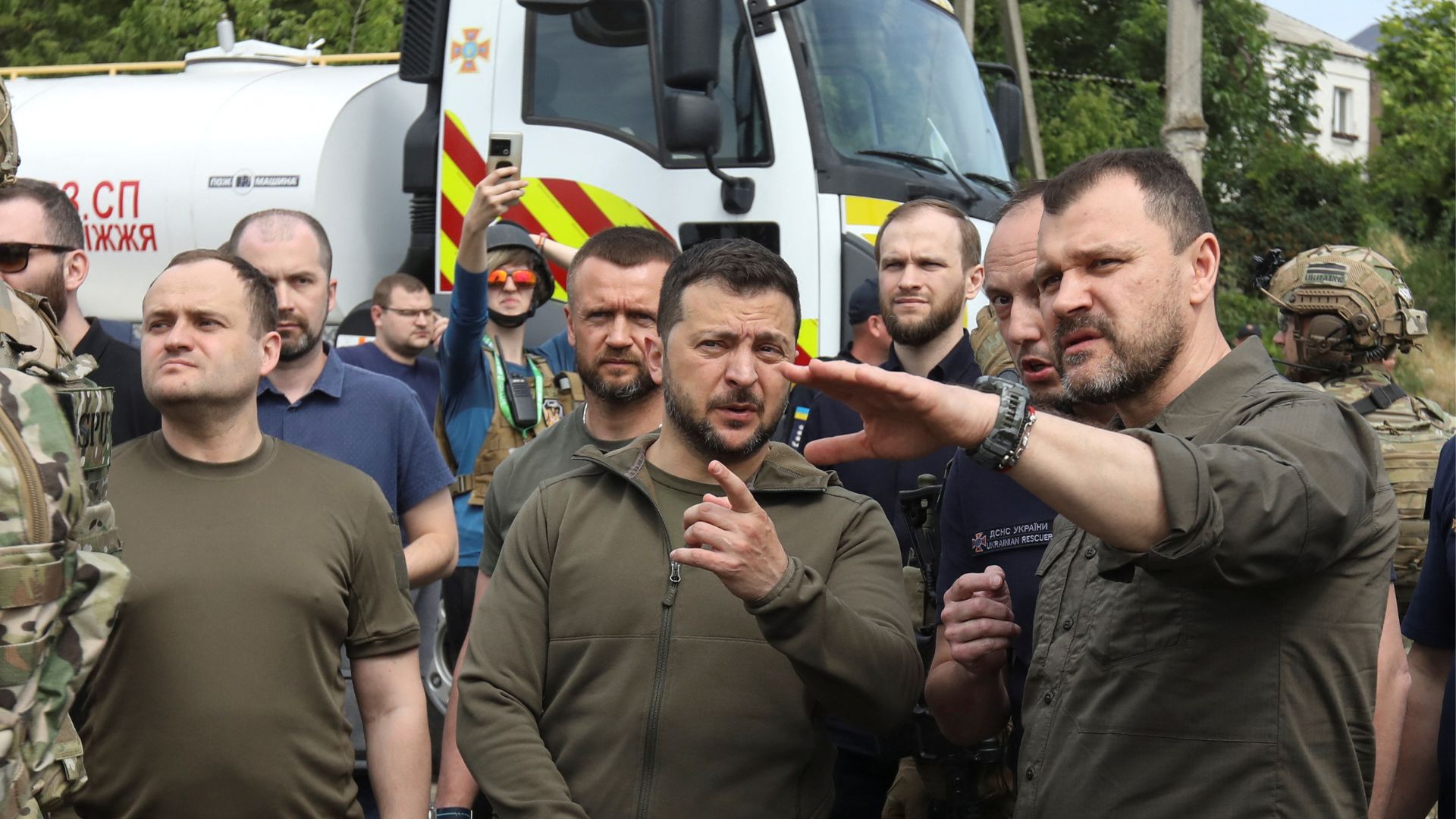 Ukraine's President Volodymyr Zelenskyy visited civilians evacuated from the floods in the Khersion region on Thursday./Reuters