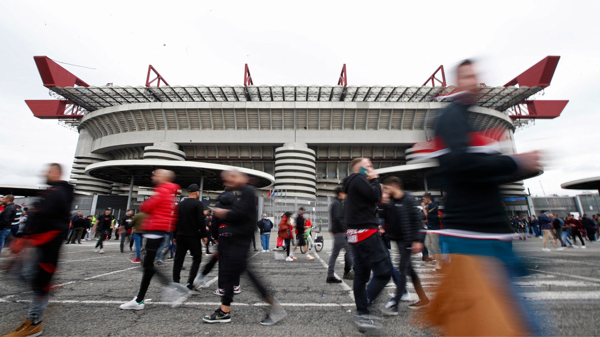 The San Siro is instantly recognizable – but far from lurcative. /Alessandro Garofalo /Reuters
