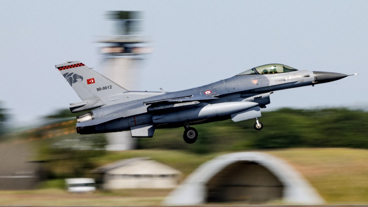 A Turkish F-16 combat jet takes off at the Jagel military airport, northern Germany, for the Air Defender Exercise 2023. /Axel Heimken/Pool via Reuters
