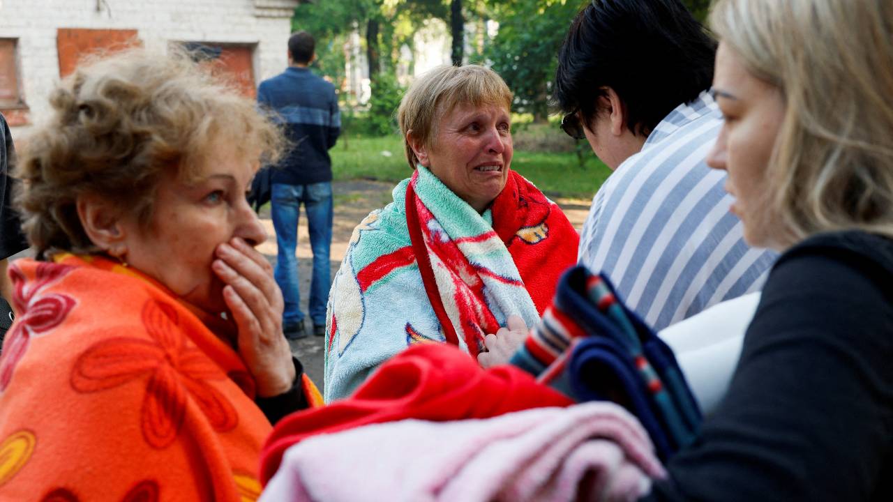 People react after a residential building was heavily damaged by a Russian missile strike in Ukraine's Kryvyi Rih. /Alina Smutko/Reuters