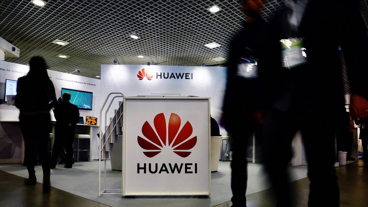 Visitors walk past the Huawei logo at the World Artificial Intelligence Cannes Festival (WAICF) in Cannes, France. /Eric Gaillard /File photo/Reuters