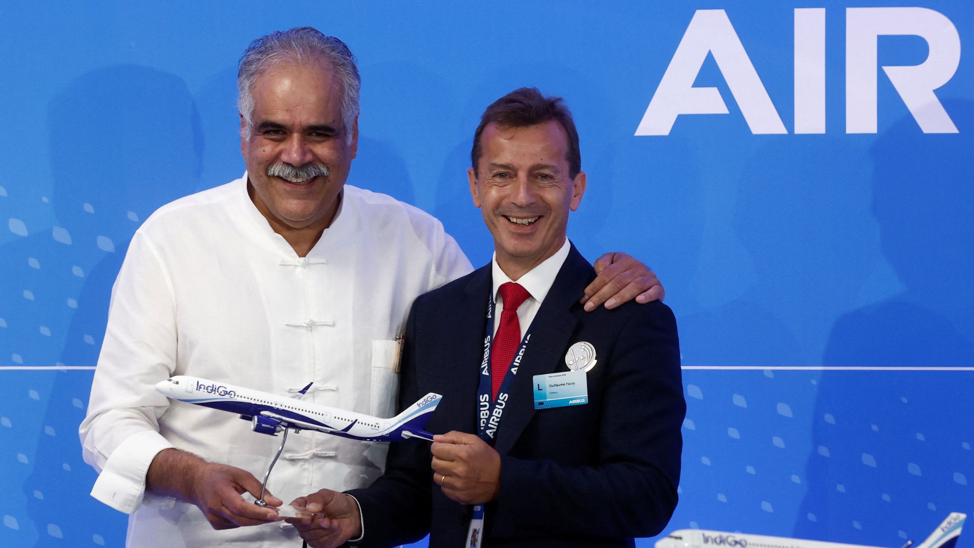 Rahul Bhatia, Managing Director of IndiGo and Guillaume Faury, CEO of Airbus, celebrate the deal at the 54th International Paris Airshow. /Benoit Tessier/Reuters