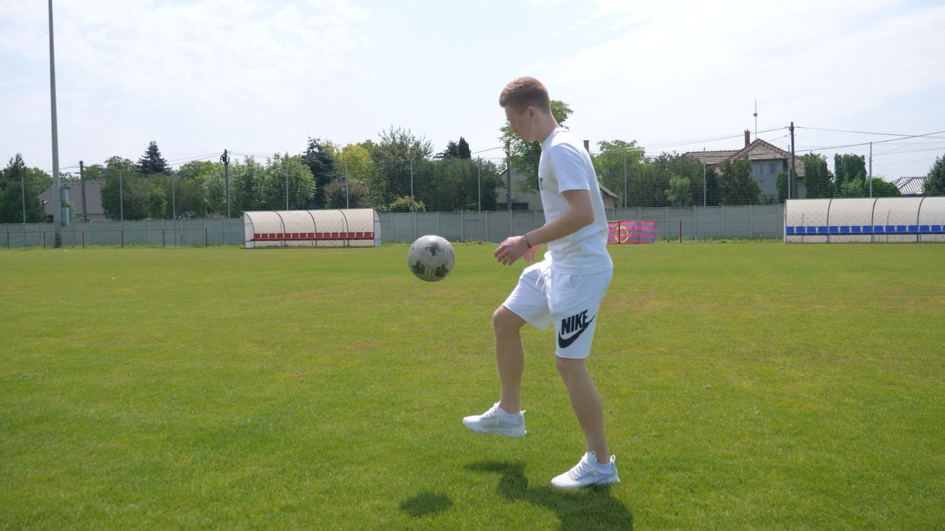 19-year-old Dmitrij Nazarenko now plays football for MOL Fehérvár FC. /CGTN