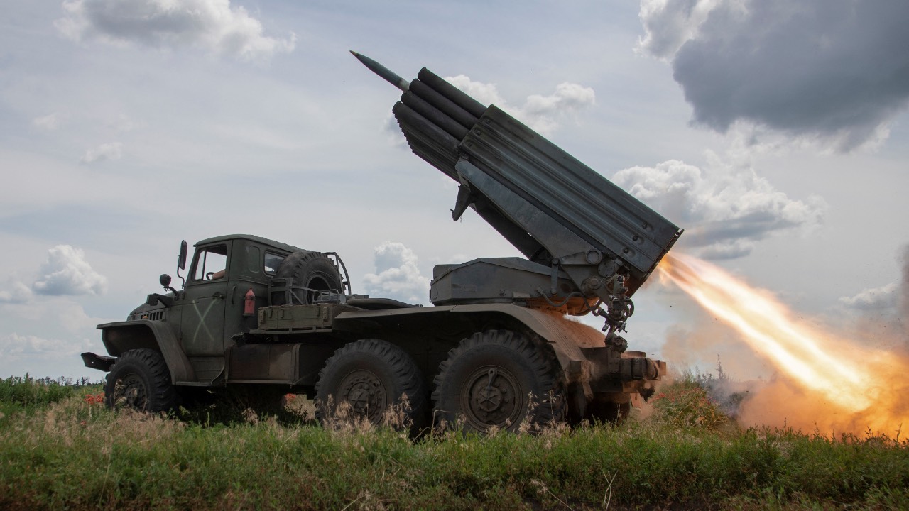 Ukrainian soldiers fire a BM-21 Grad multiple launch rocket system near a frontline in Donetsk region, Ukraine. /Oleksandr Ratushniak/Reuters