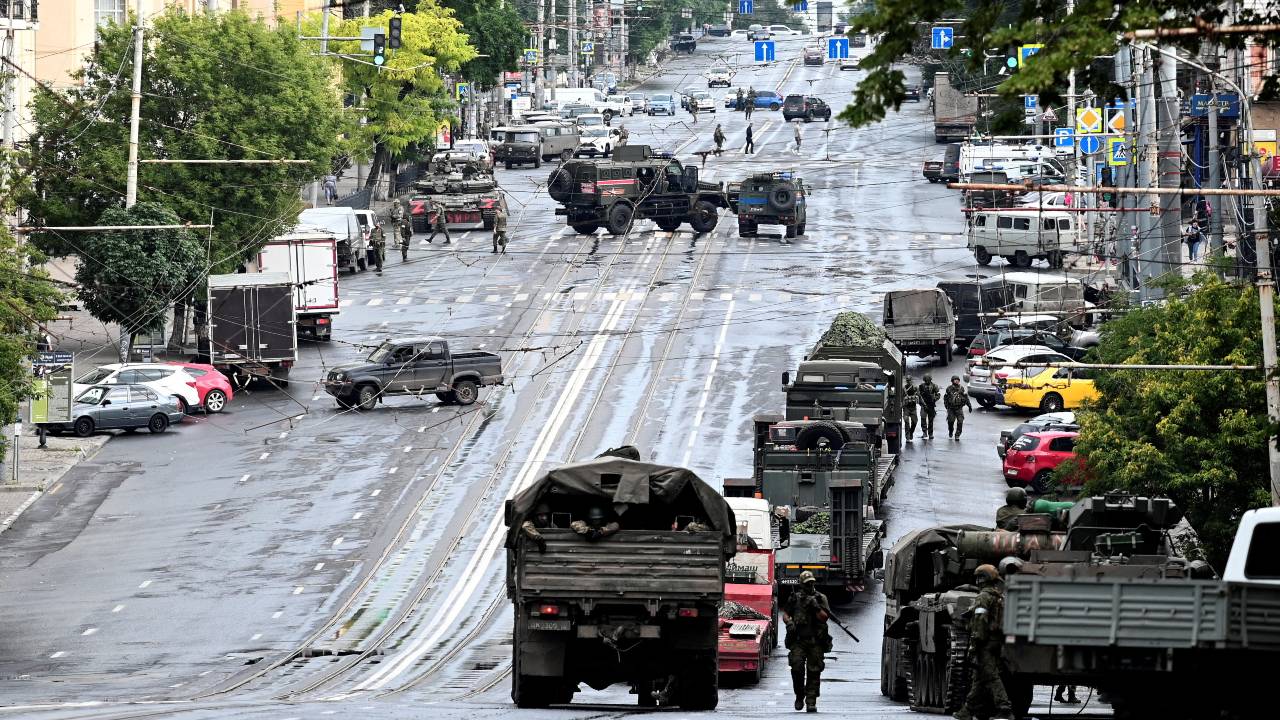 Fighters of Wagner private mercenary group are deployed in a street near the headquarters of the Southern Military District in Rostov-on-Don. /Stringer/Reuters