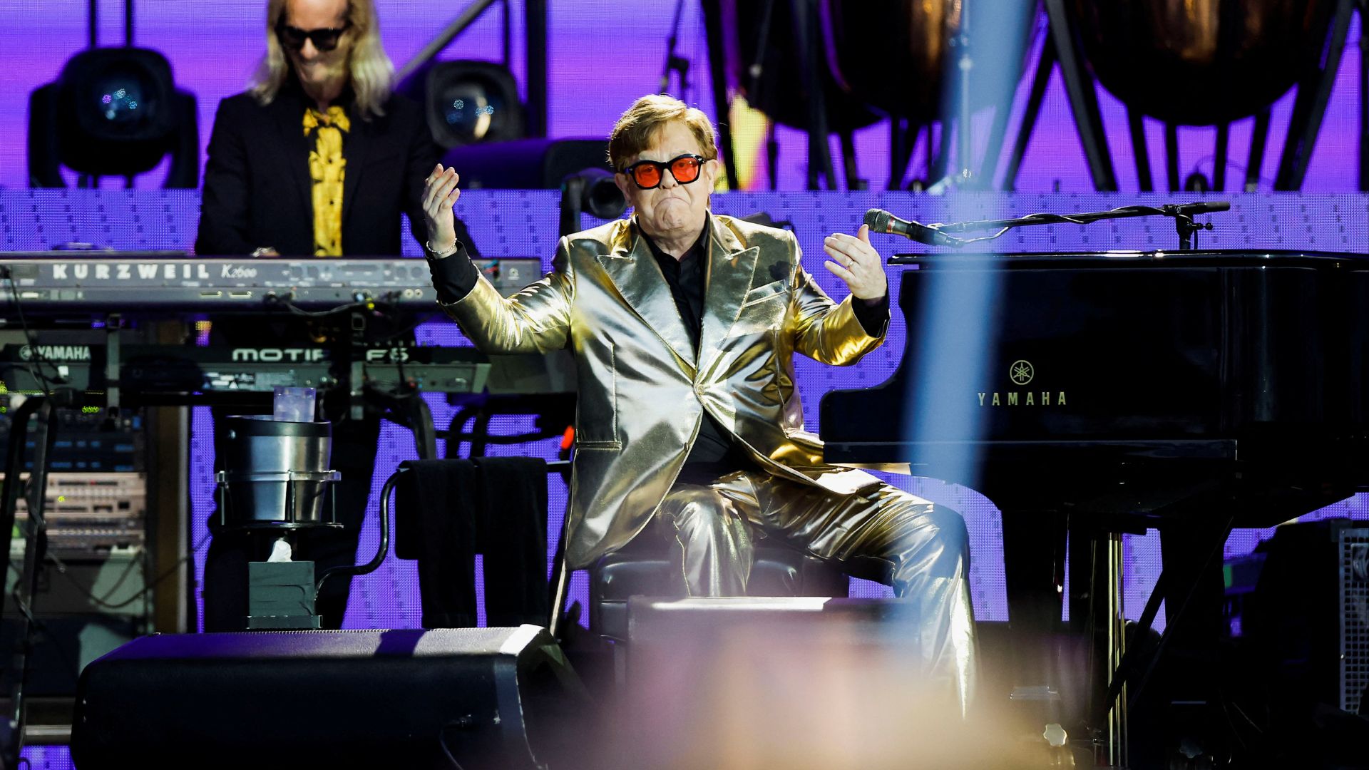 Elton John performs at the Glastonbury Festival. /Jason Cairnduff/Reuters
