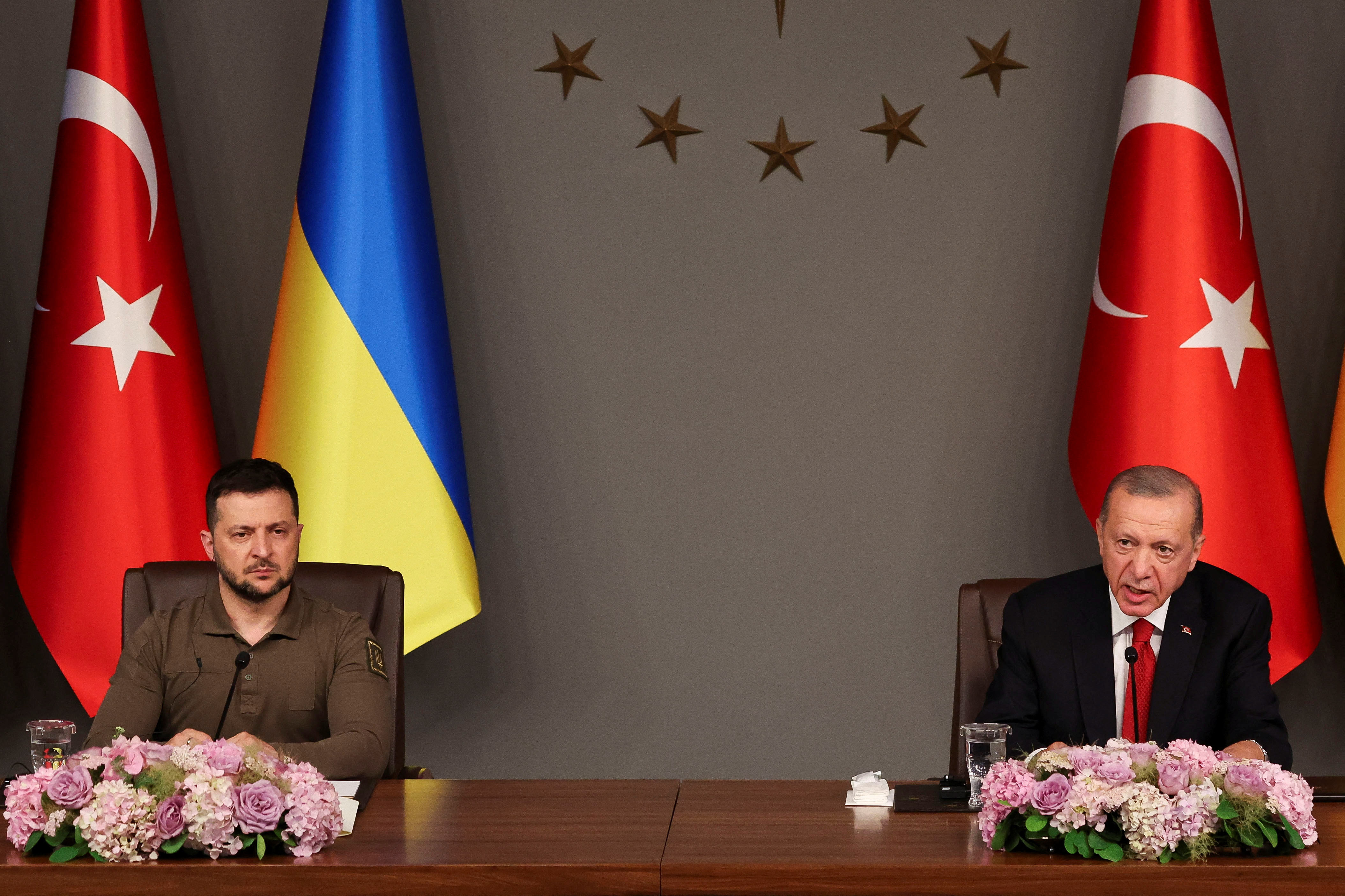 Tayyip Erdogan and Volodymyr Zelenskyy at a press conference in Istanbul. Umit Bektas/ Reuters