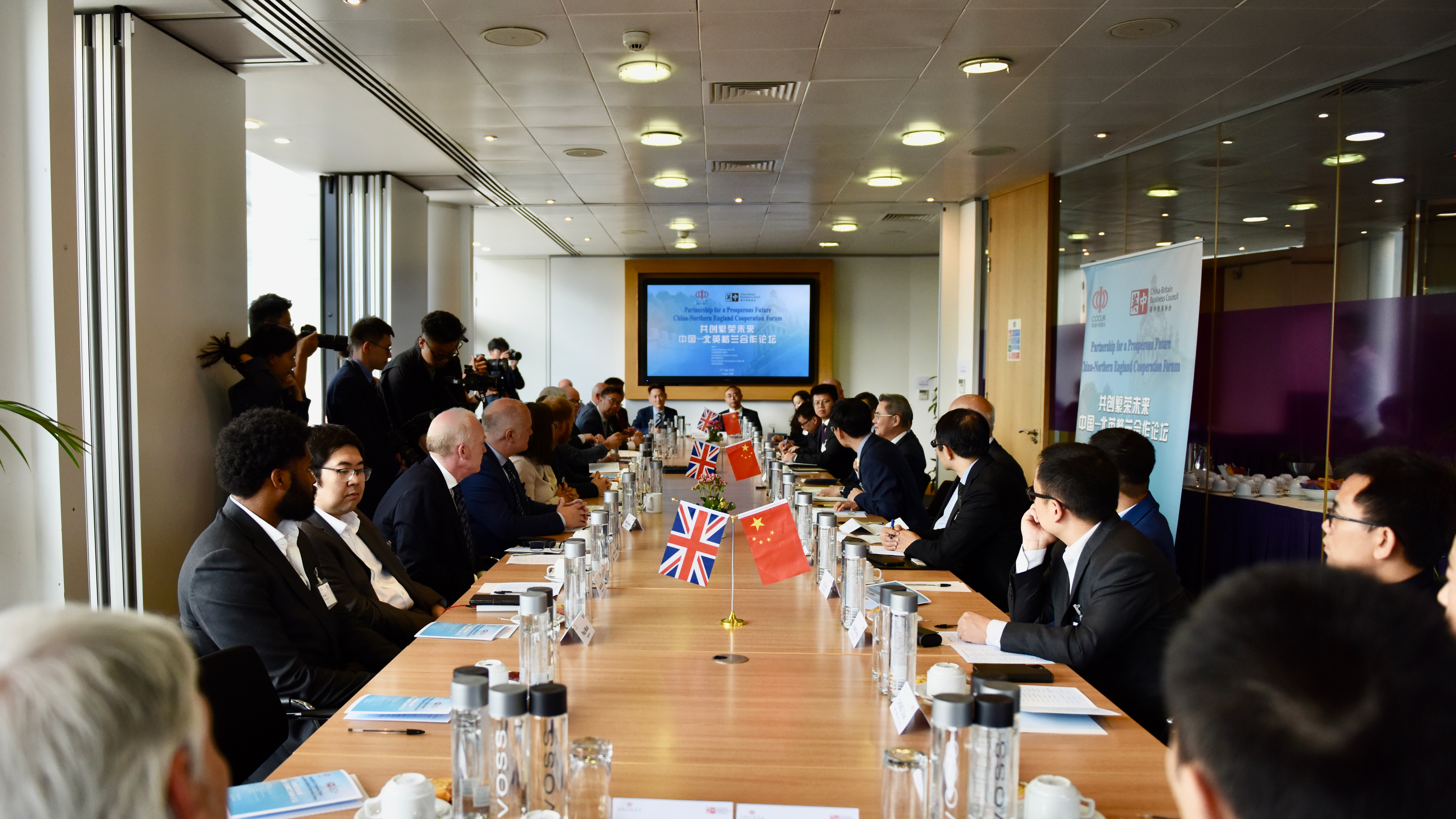 Chinese and British entrepreneurs shared experiences about their business. /CGTN