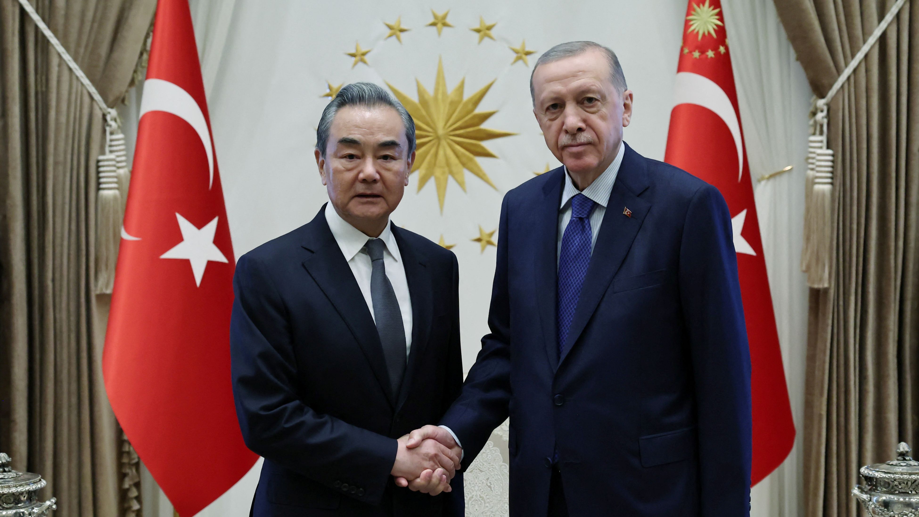 China's Wang Yi met President Erdogan at the Presidential Palace in Ankara. /Murat Cetinmuhurdar/PPO/Reuters