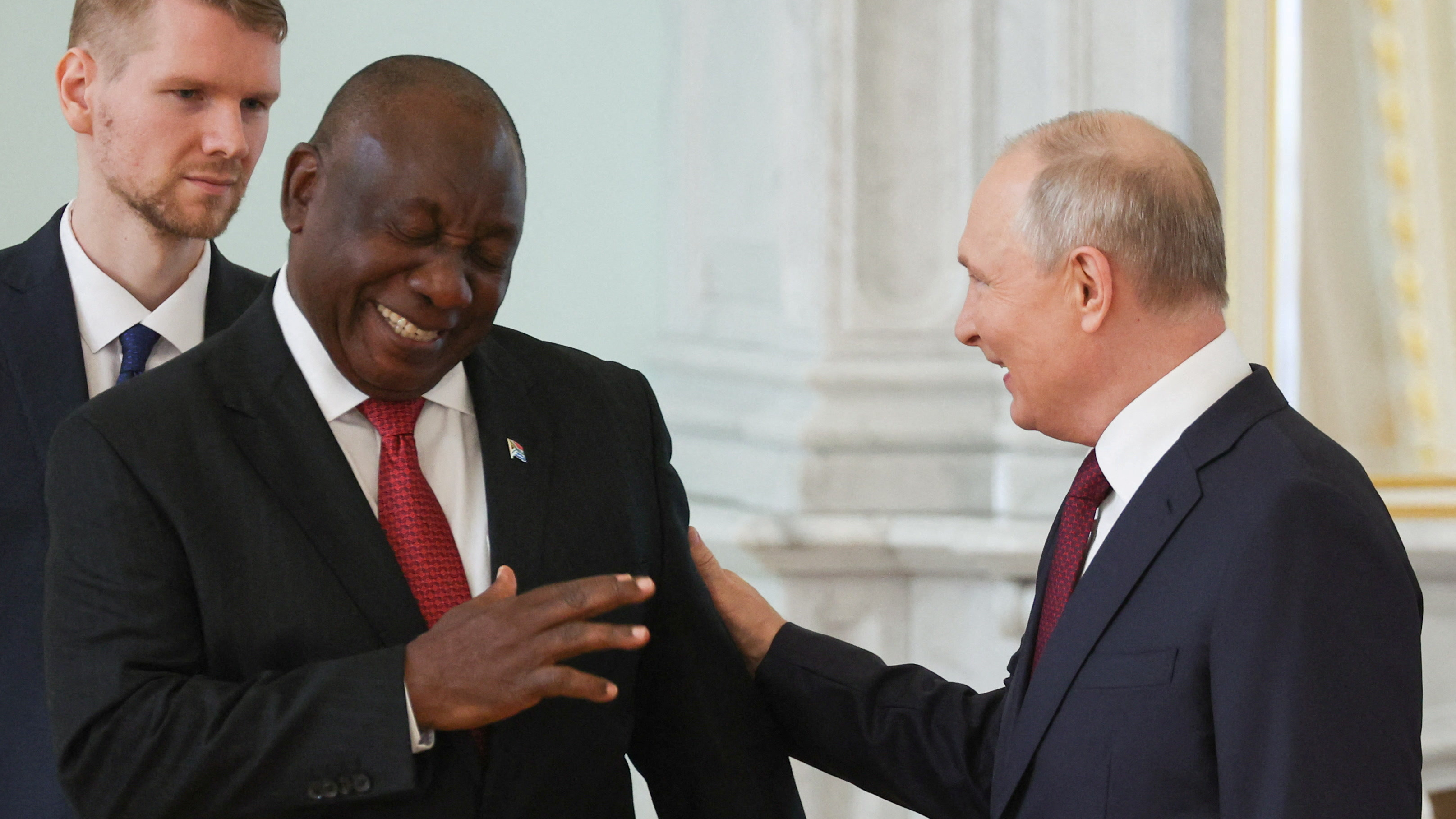 South African President Cyril Ramaphosa greets Vladimir Putin in St. Petersburg./ Sergei Bobylyov/TASS/Reuters