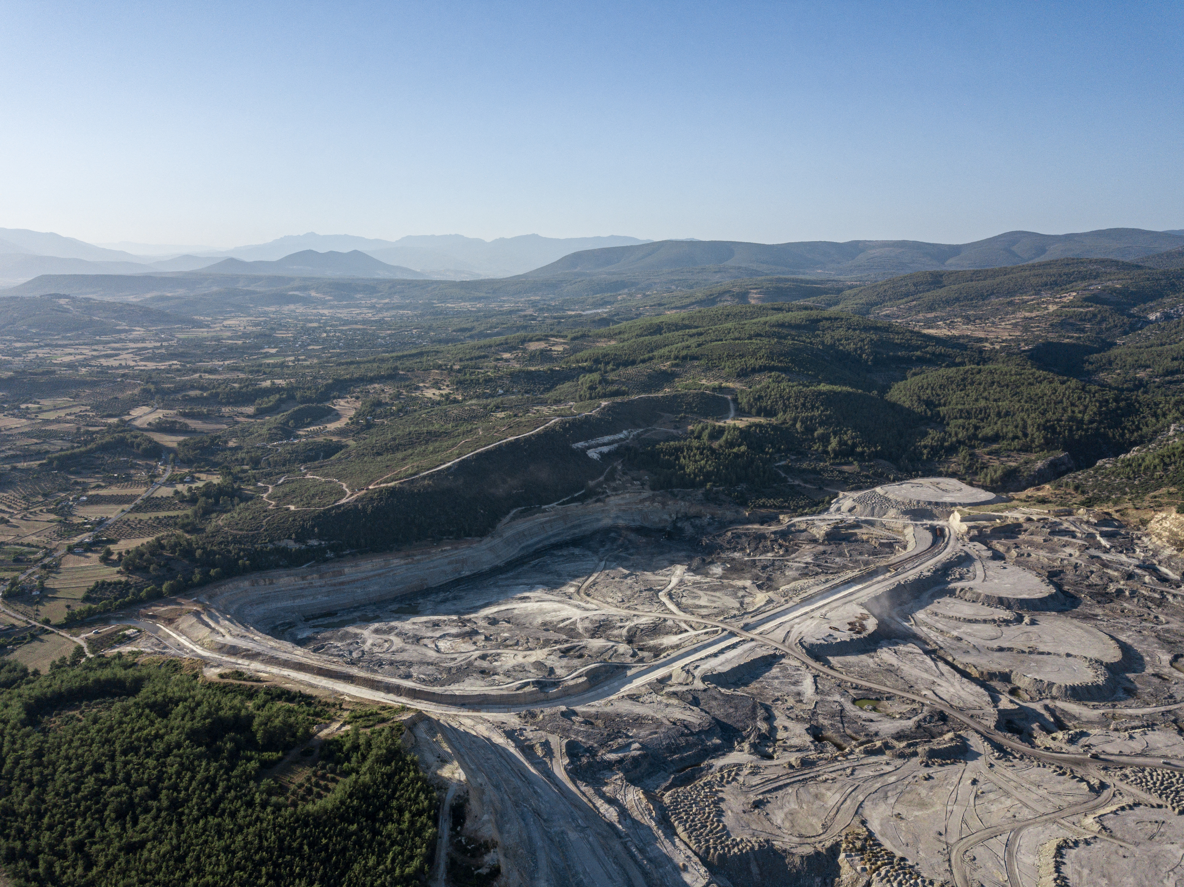 YK Energy, a joint affiliate of IC Holding and Limak Holding, which is known to have close ties with the Turkish government, obtained permission in 2020 to cut down the trees in the 316-hectare section of the Akbelen forest to expand a mine to provide more lignite coal to power plants in the Mugla province. /AFP/Bulent Kilic.