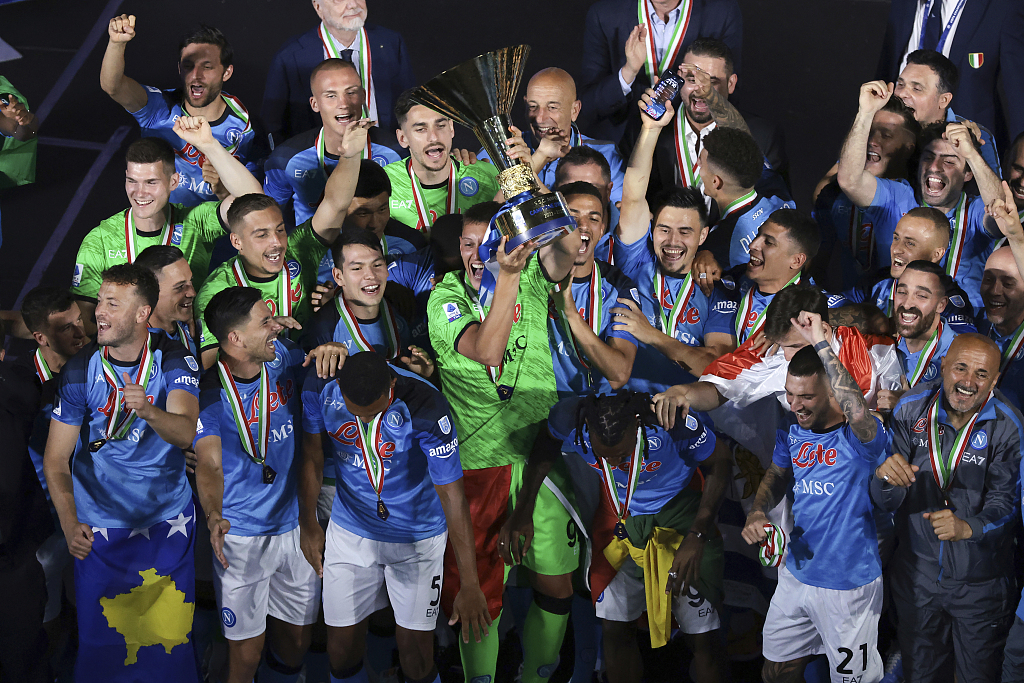 Napoli's players celebrate winning the league title. /Jonathan Moscrop/ Sportimage/Cal Sport Media/CHP.CN