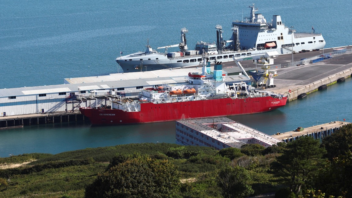 Many residents of Portland are opposed to the UK government's plan to house hundreds of asylum seekers on the large barge in its harbor. /Toby Melville/Reuters