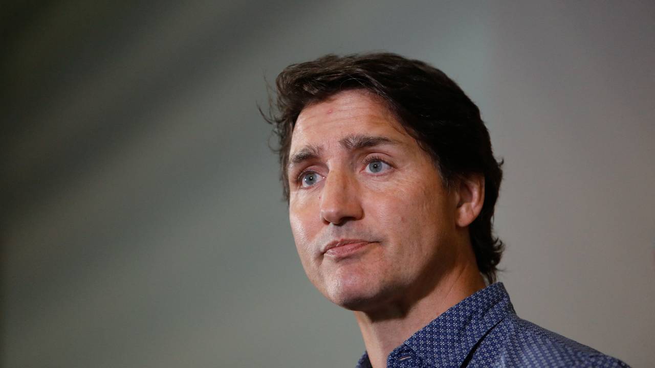 Canada's Prime Minister Justin Trudeau makes comments at an evacuation center providing services for people fleeing the fires near Yellowknife. /Amber Bracken/Reuters