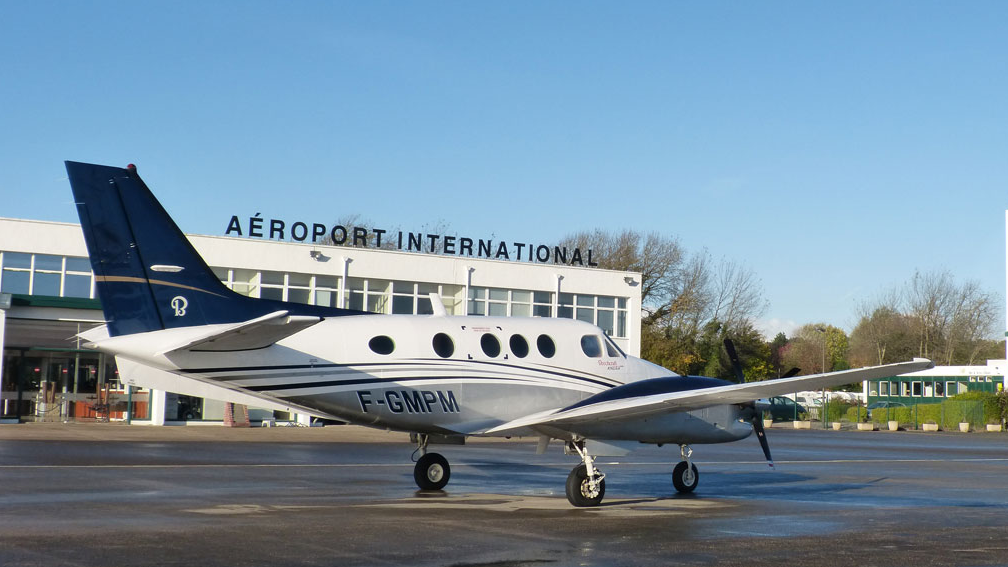 The airport currently does not offer regular passenger flights but it retains strong links to the UK. /Le Touquet – Cote d'Opale Airport