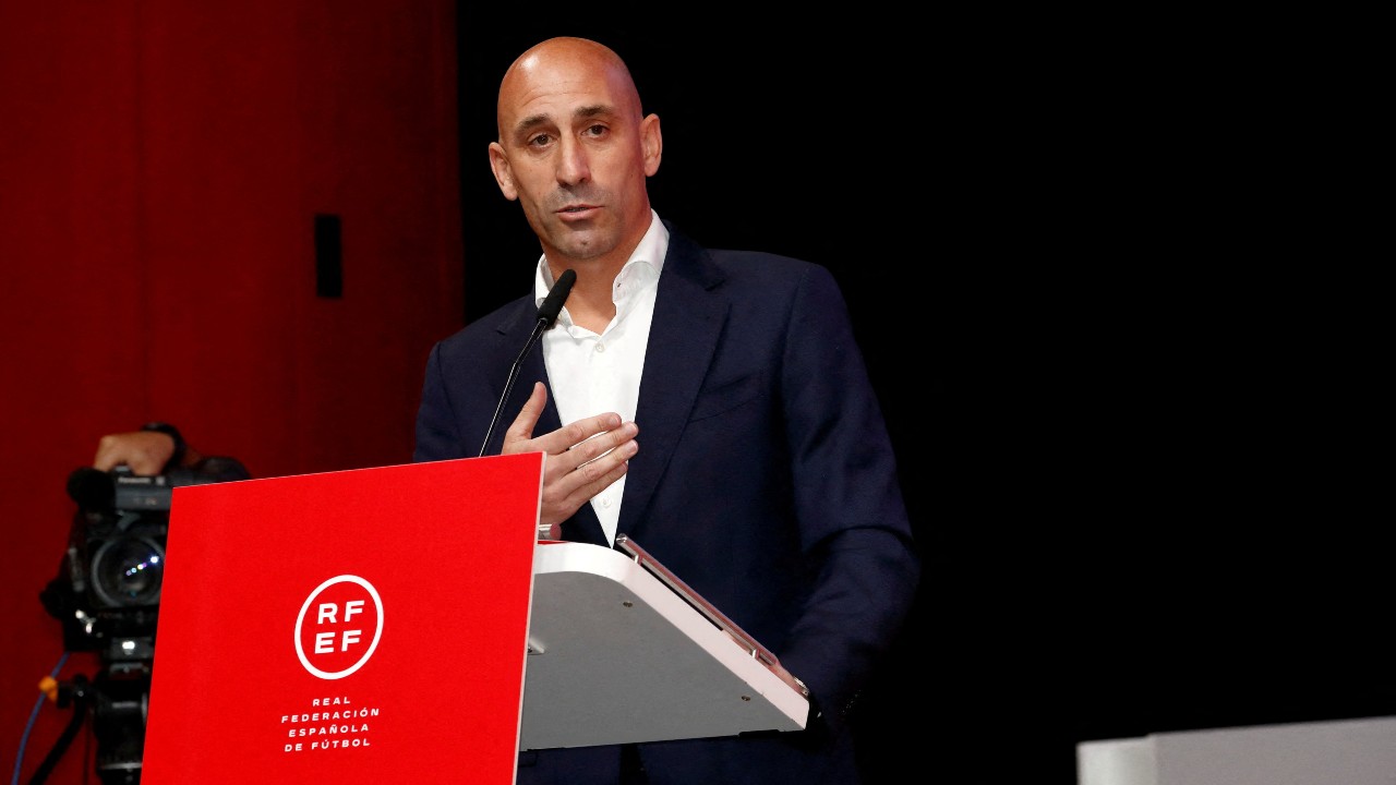 Rubiales announcing he will be staying on as president during the meeting of the Royal Spanish Football Federation /Handout via Reuters