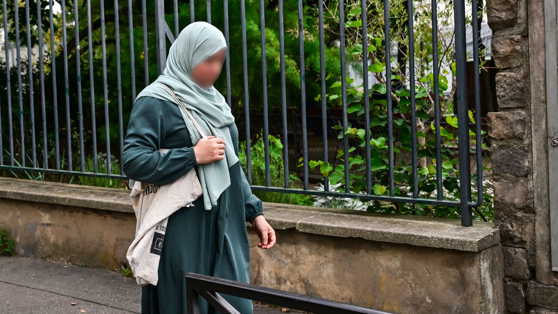 A woman wearing an abaya walking in the streets of Paris. Miguel Medina/AFP
