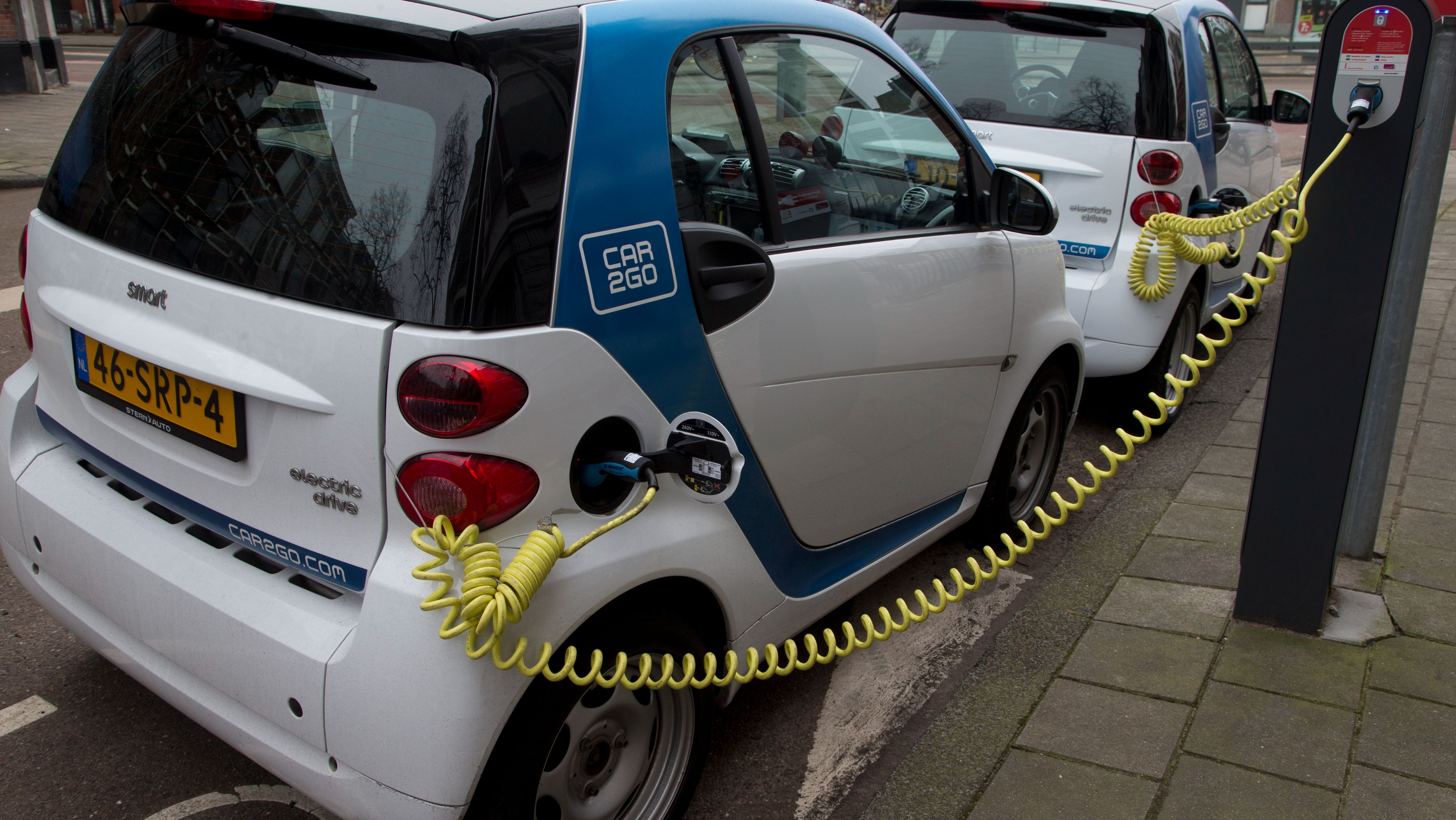 European electric car makers will be hoping customers can be persuaded to turn away from combustion engines./ Peter Dejong/AP
