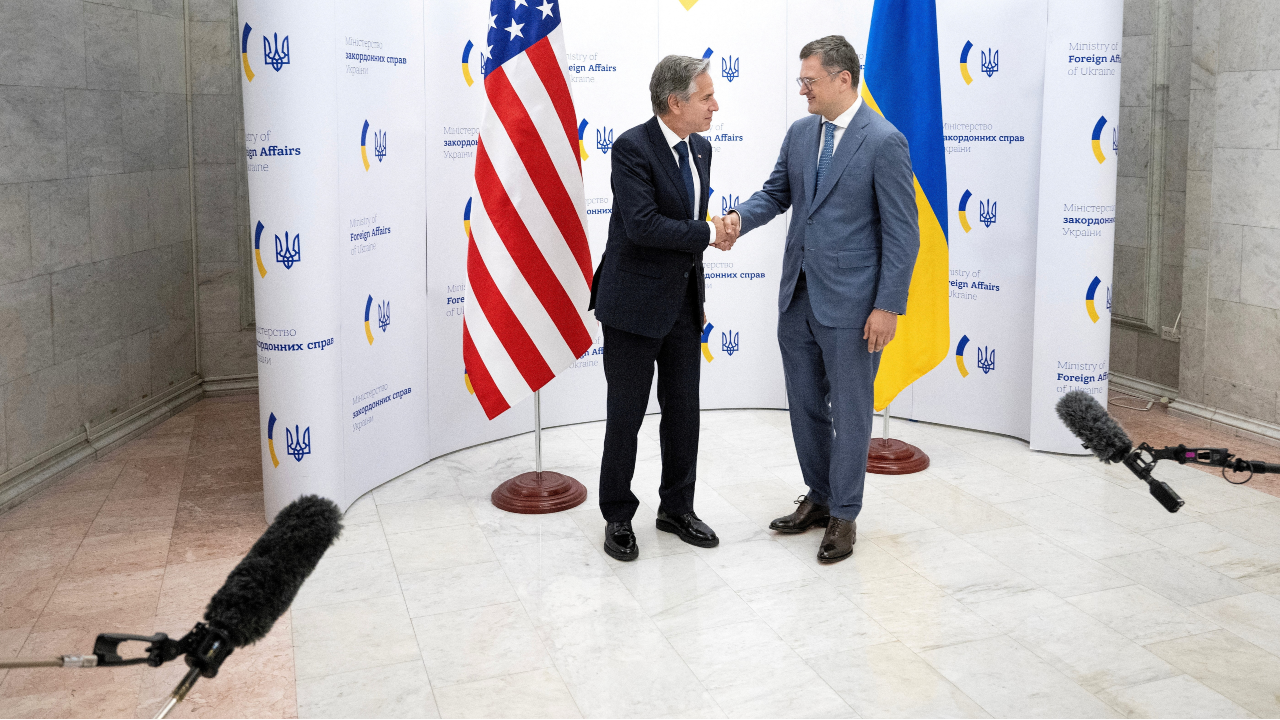 Ukraine's Foreign Minister Dmytro Kuleba and U.S. Secretary of State Antony Blinken ahead of their meeting at the Ministry of Foreign Affairs in Kyiv. /Brendan Smialowski/Pool via Reuters
