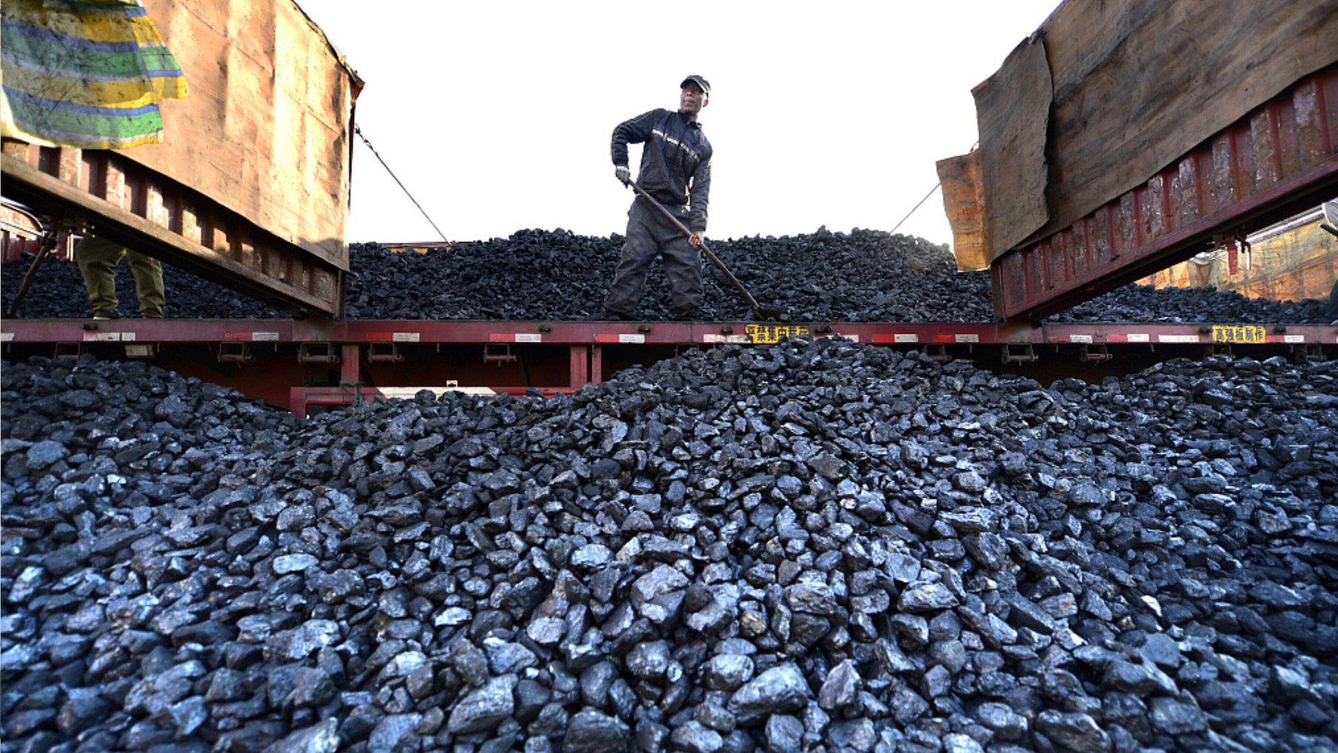 Xi Jinping has announced the decision to halt all Chinese overseas coal investment. /CFP