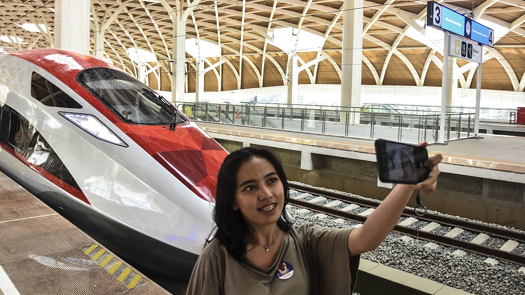 A selfie in Jakarta with the new high-speed train to Bandung. /Dimas Rachmatsyah/INA Photo Agency/Newscomclose/CFP