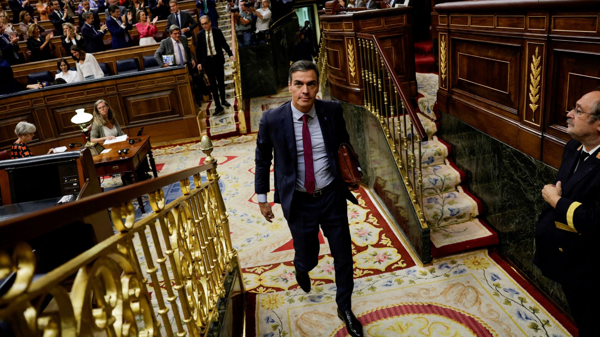 Sanchez leave parliament after People's Party leader Feijoo lost his investiture vote. /Susana Vera/Reuters