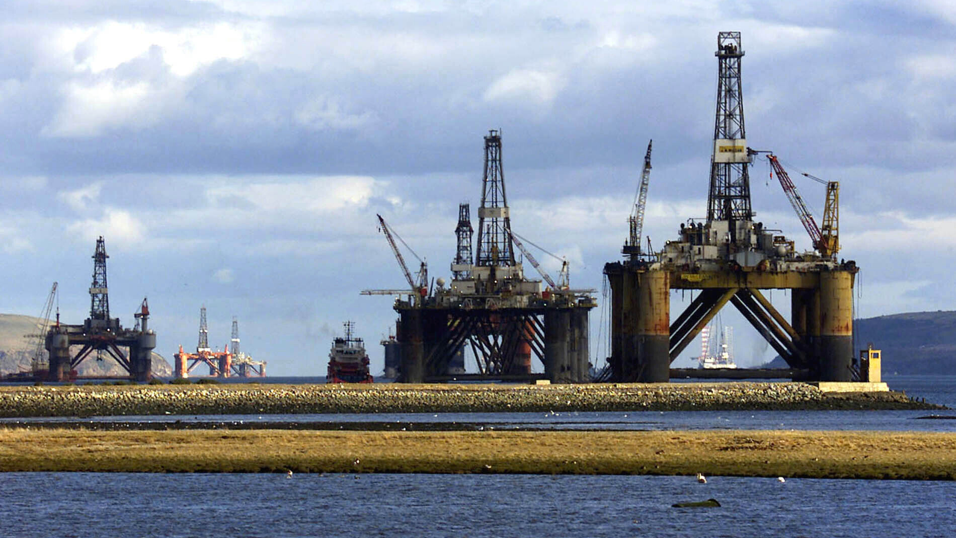 New oil and gas drilling in the North Sea has just been approved by UK regulators./ Martin Cleaver/AP