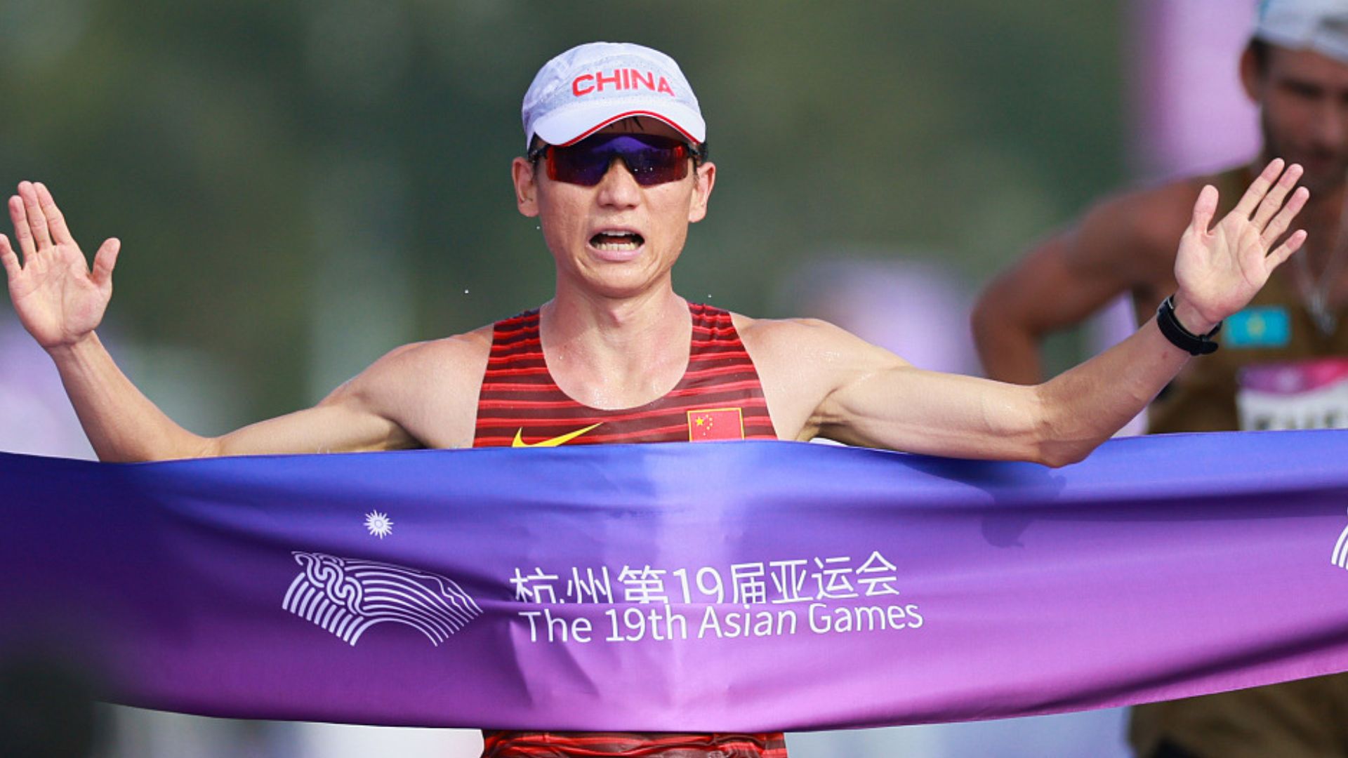 Chinese athlete Zhang Jun wins the men's 20 km race walk at the Asian Games in Hangzhou, September 29, 2023. /CFP