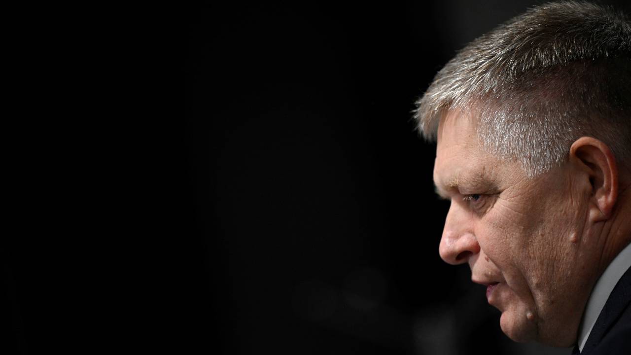 Robert Fico, leader of the Smer-SD party, has pledged to stop sending military aid to Ukraine. /Radovan Stoklasa
