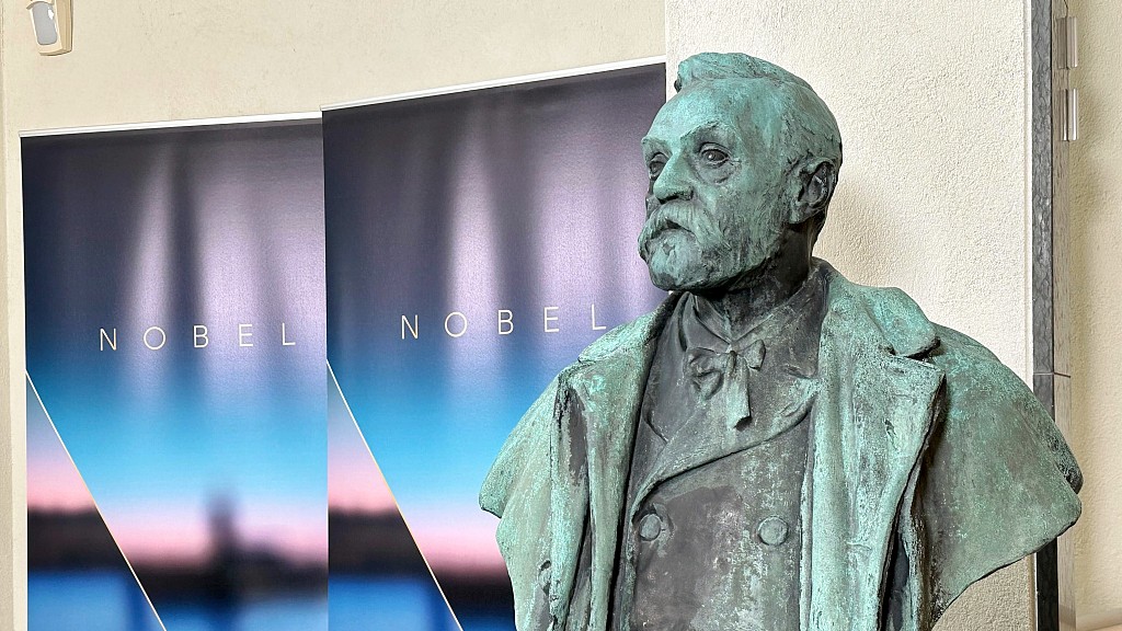 A bust of Alfred Nobel at the announcement of the prizes that bear his surname. /CFP