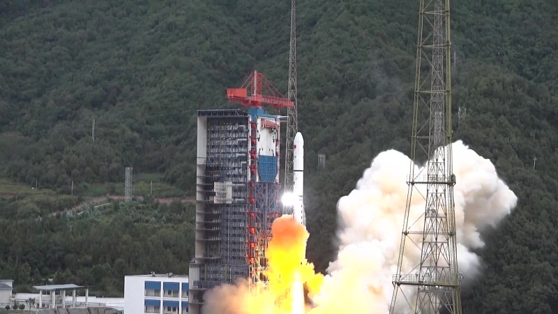 The rocket carrying the satellite Yaogan-39 lifts off from the Xichang Satellite Launch Center in Sichuan Province./ CFP