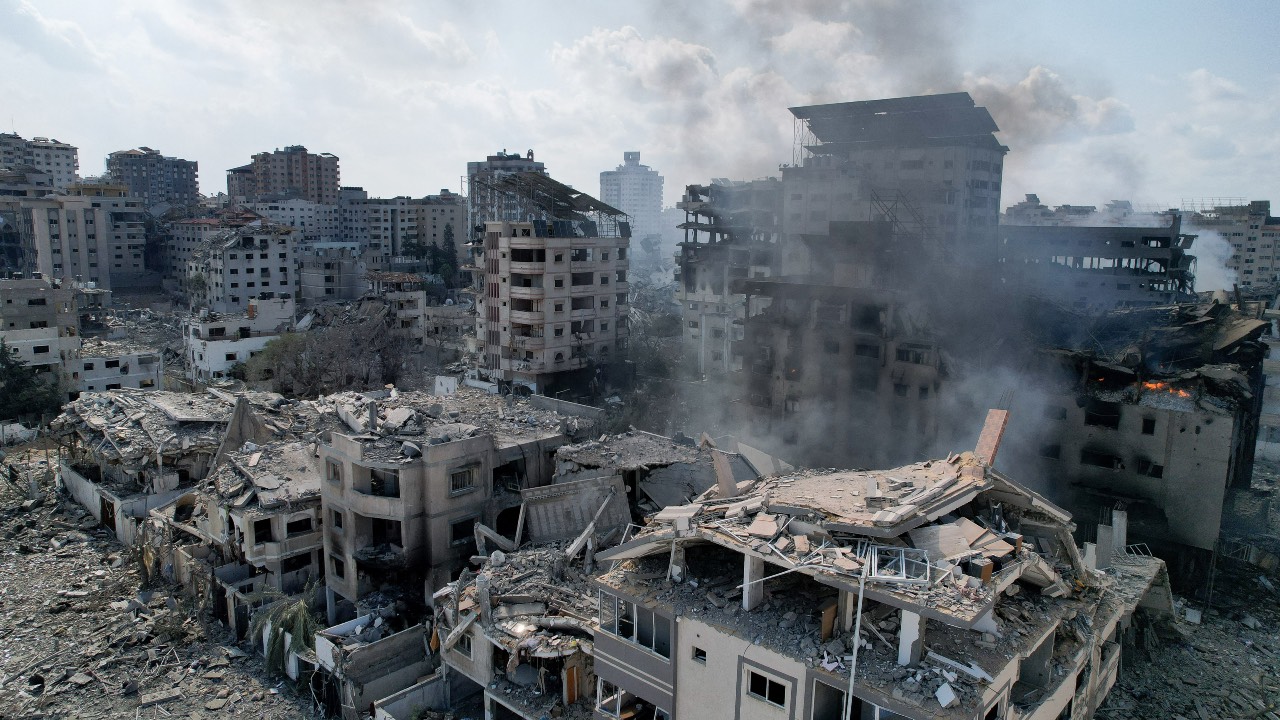 In Gaza City, smoke rises from the rubble of buildings destroyed by Israeli strikes. /Shadi Tabatibi/Reuters