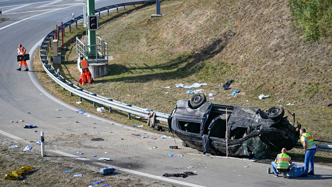 7 killed in head-on crash involving suspected migrant-smuggling