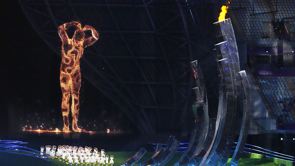The digital torchbearer stars at the Asian Games in Hangzhou City. /CFP